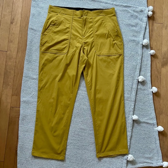 Eddie Bauer⎪Women's Horizon High-Rise Cropped Pants - Picture 1 of 10